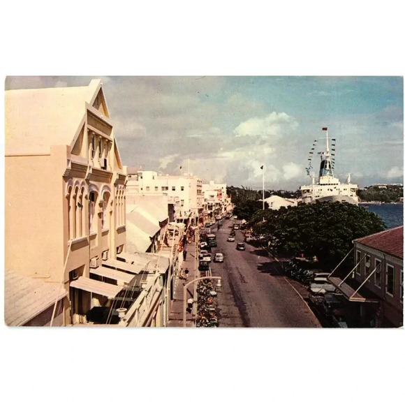 The Main Shopping Street with Cruise Ships Alongside Bermuda Postcard - Picture 1 of 2